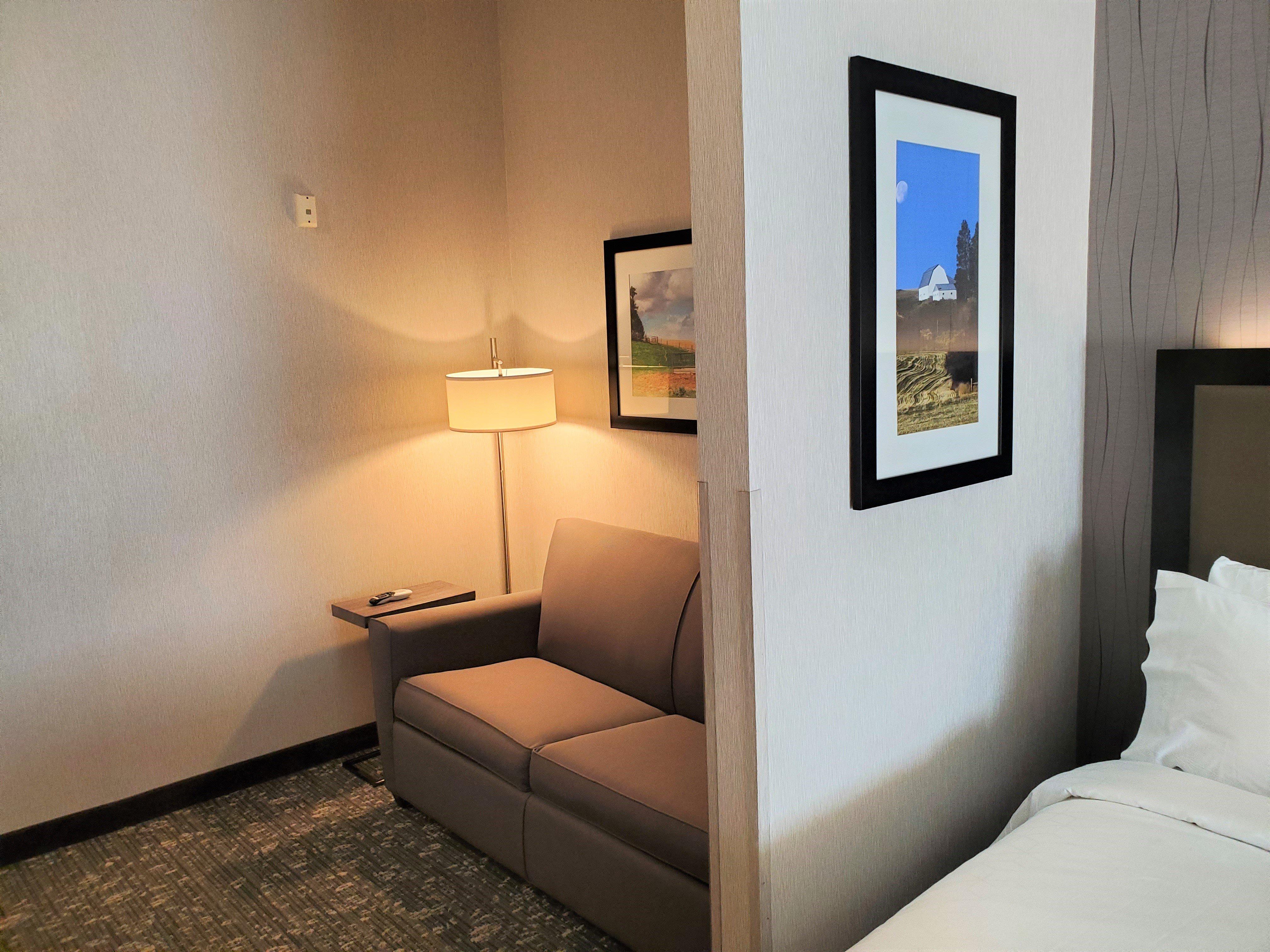 Holiday Inn Express & Suites Cheney By Ihg Exterior foto