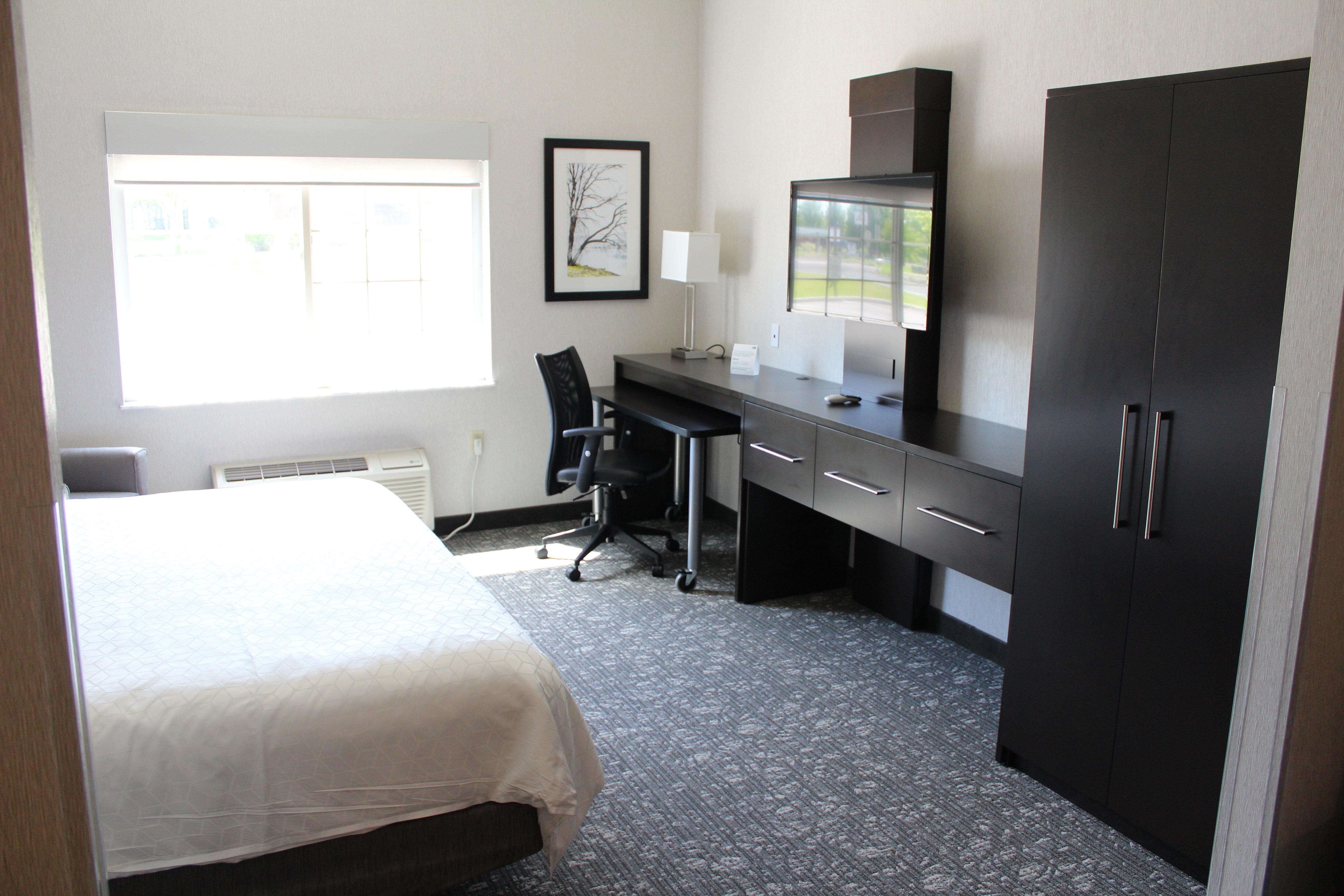 Holiday Inn Express & Suites Cheney By Ihg Exterior foto