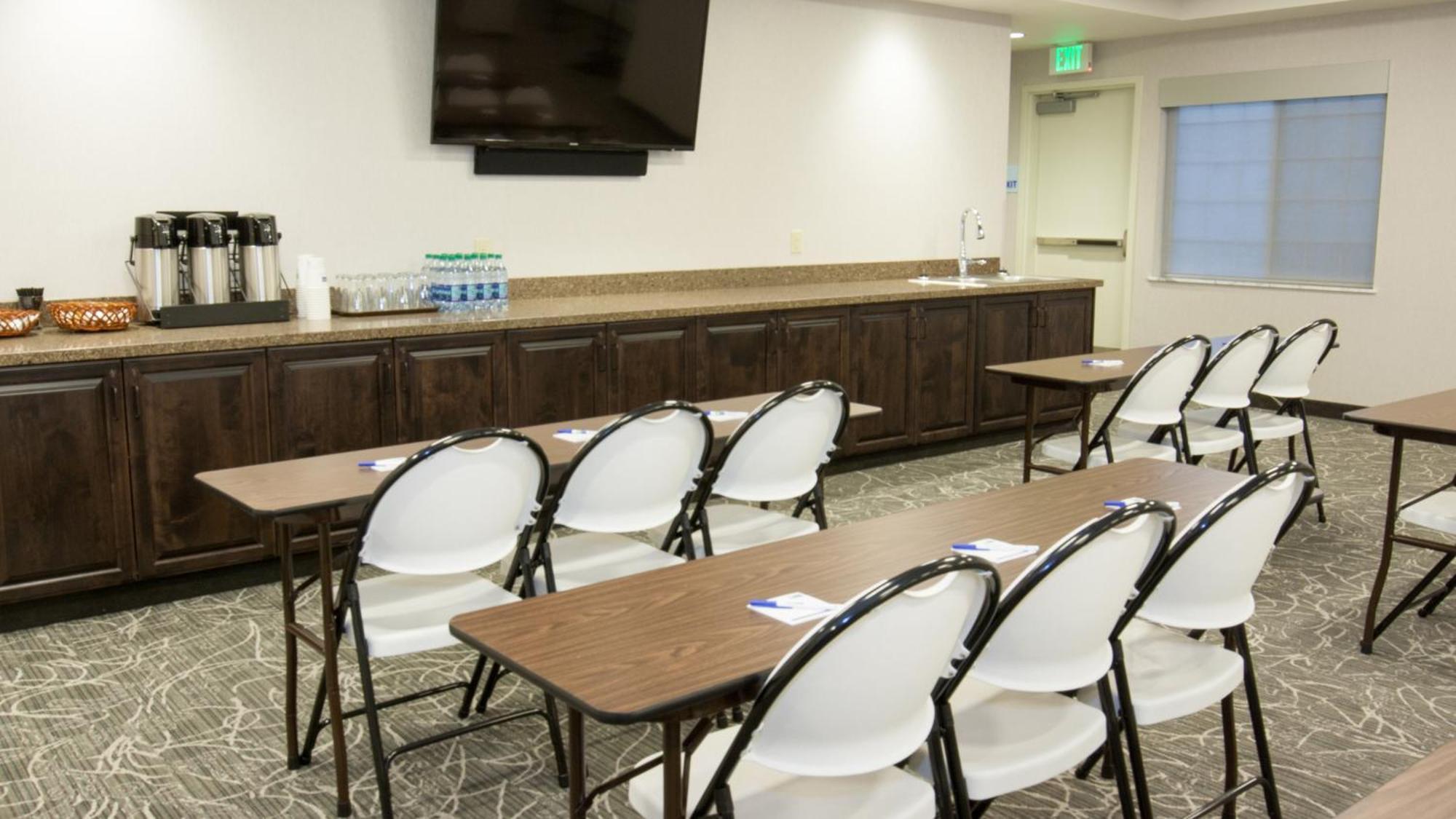 Holiday Inn Express & Suites Cheney By Ihg Exterior foto