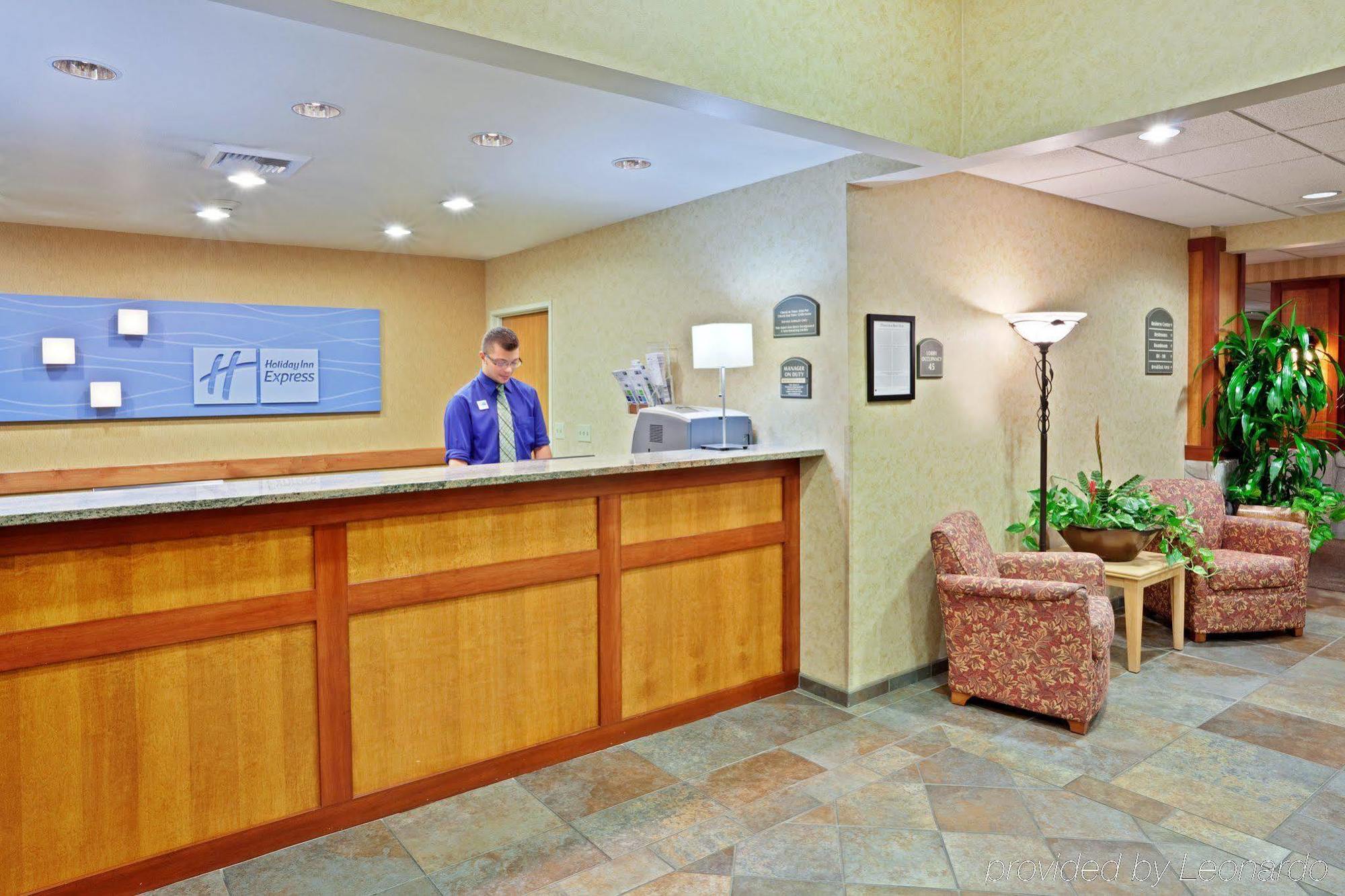 Holiday Inn Express & Suites Cheney By Ihg Exterior foto